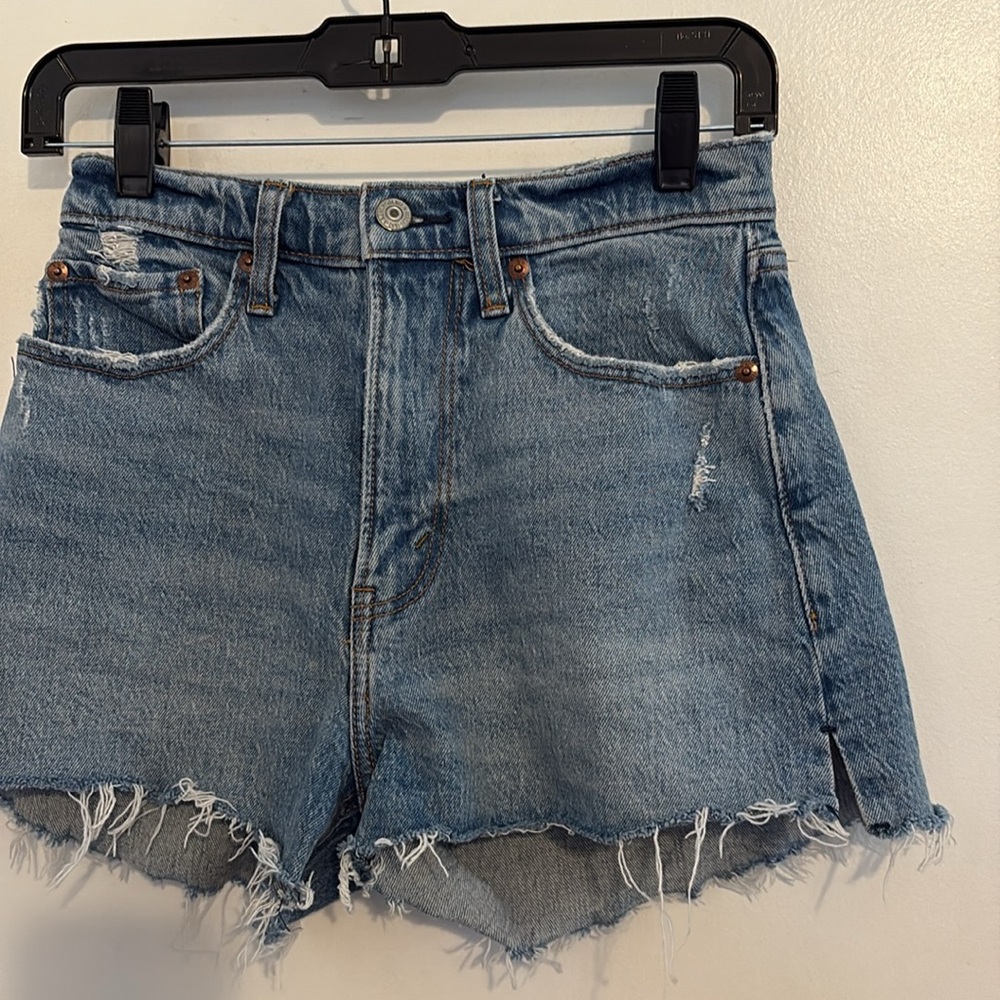 Abercrombie & Fitch Distressed High Rise Mom Denim Shorts 0 / 25 - Picture 4 of 8